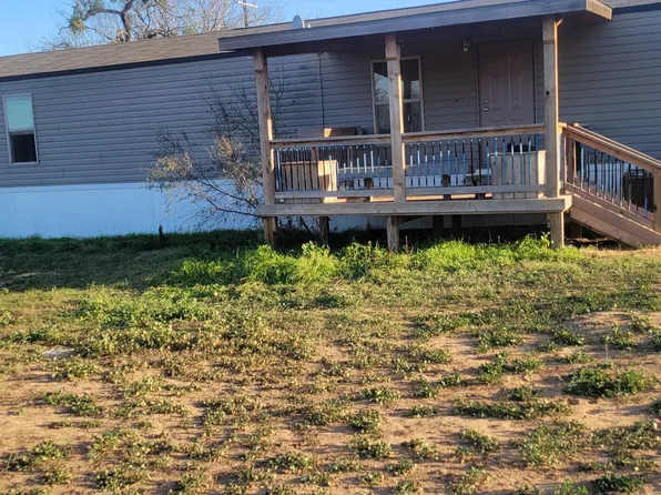 494 Las Palomas Dr, Lytle, TX 78052