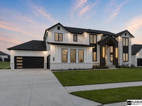 3513 S 221st St, Elkhorn, NE 68022