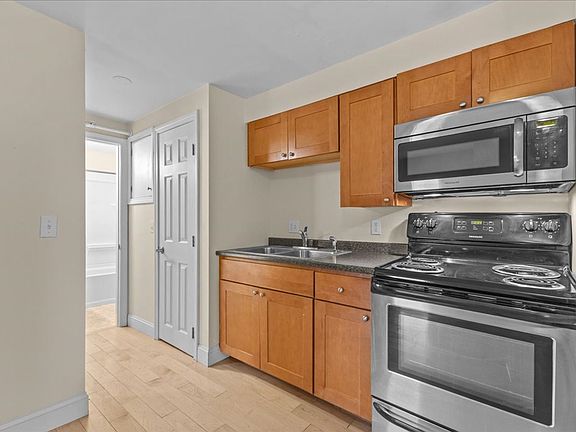 3rd image of 141 Main St APT 2