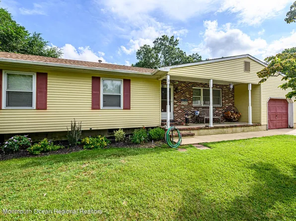 3 Dover St, Jackson, NJ 08527