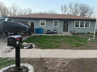 1614 3rd St, Camanche, IA 52730