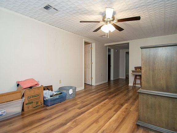 5th image of 616 Marshall St