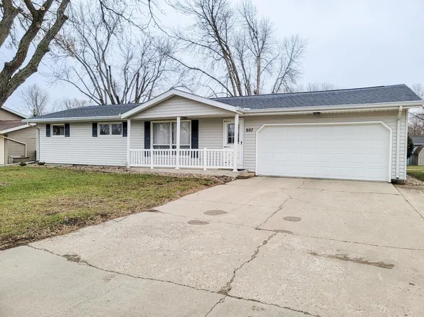 807 Hackberry Dr, Marshall, MN 56258