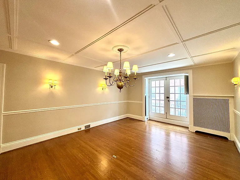 631 Saint James St #631 — Photo 22