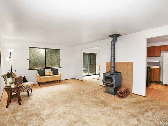 2nd image of 534 NE Eagle Rock Way