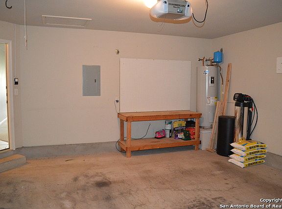 3rd image of 1003 Magnolia Bnd