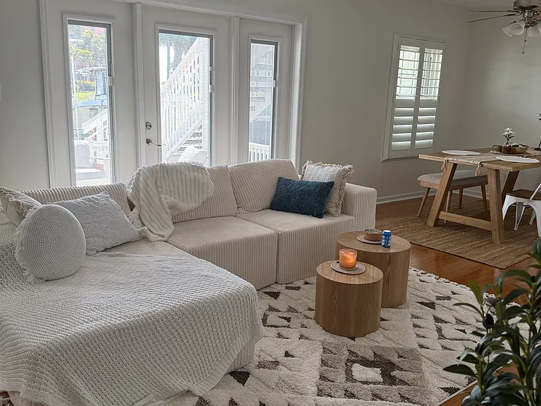 4984 Beach Dr SE #B — Photo 8