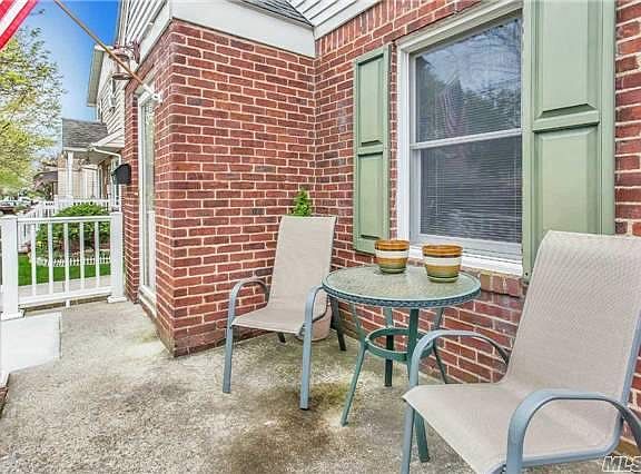3rd image of 42 Delano Ct