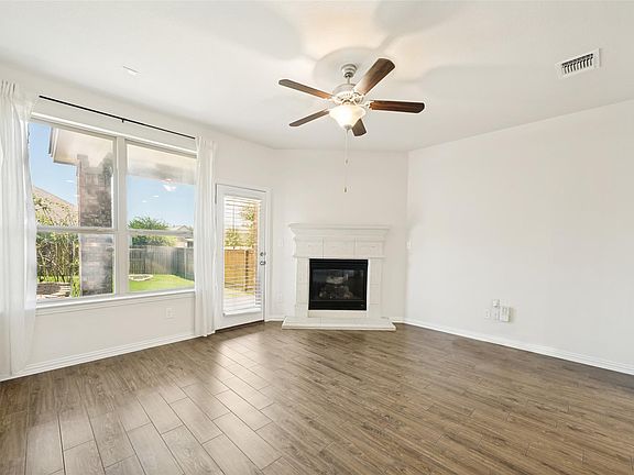 3rd image of 4101 Presidio Ln