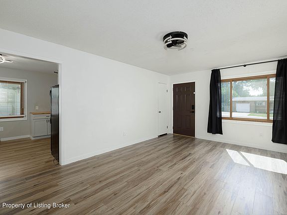 5th image of 843 Dell Ave