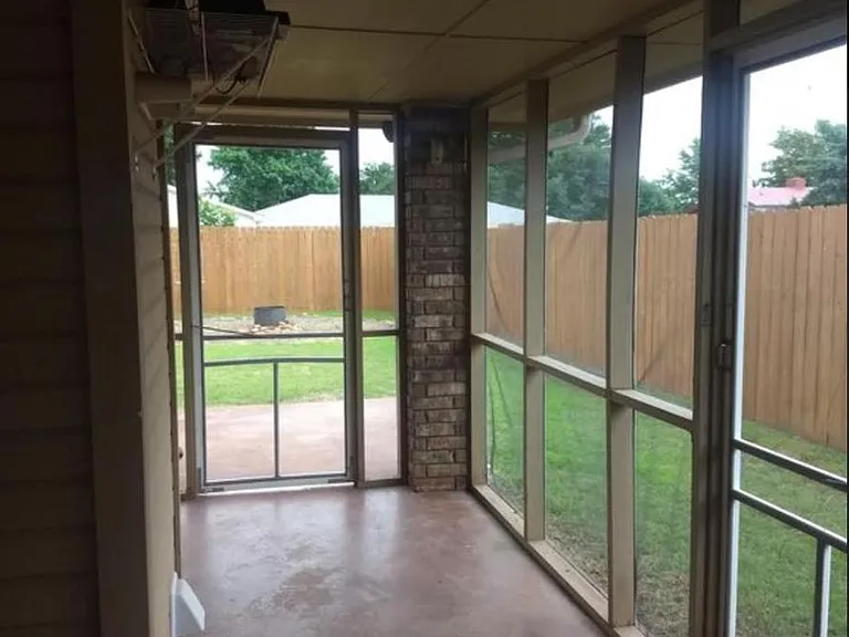 619 NW Granite Ave — Photo 5