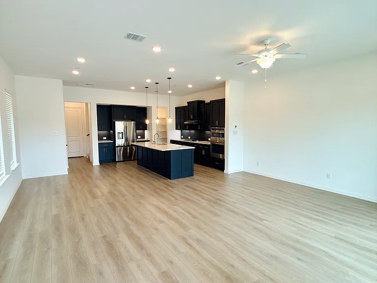 1210 Daybreak Dr — Photo 3