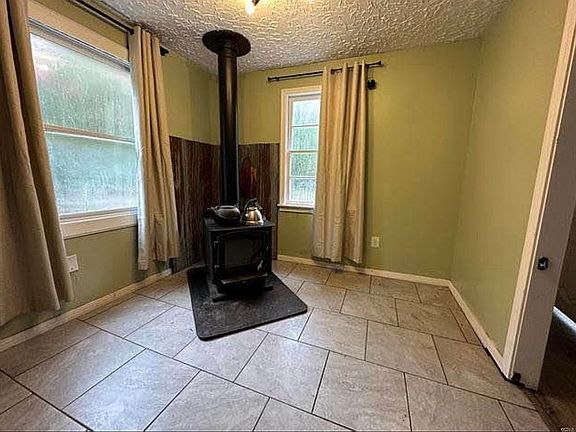 4th image of 4223 W Hensley Rd