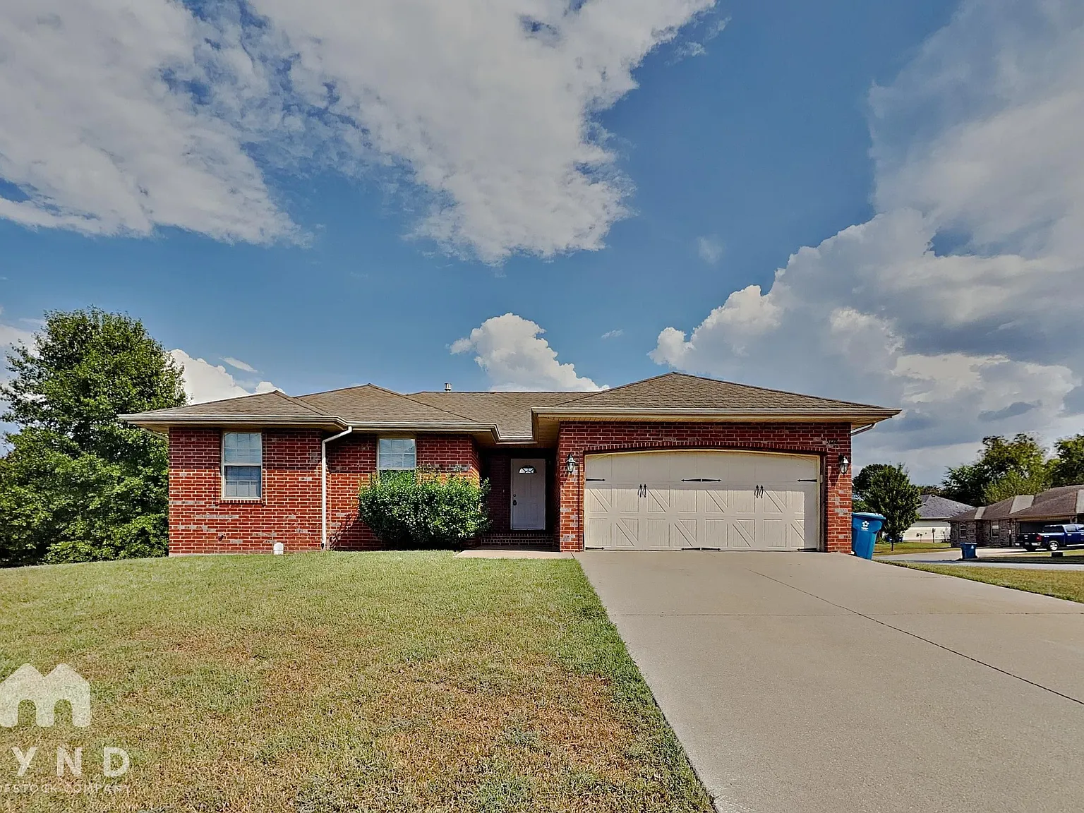 3 bed, 2.0 bath, 1355 sqft, $1,699 — Photo 1