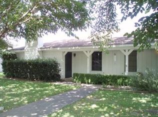 2923 Melmar Park St, Commerce, TX 75428