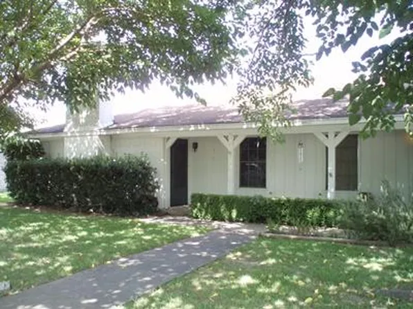 2923 Melmar Park St, Commerce, TX 75428