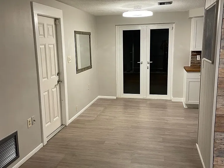 3317 Salisbury Dr — Photo 6
