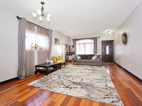 4th image of 332 Mason Blvd