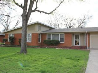 1124 Wade Hampton St, Benbrook, TX 76126