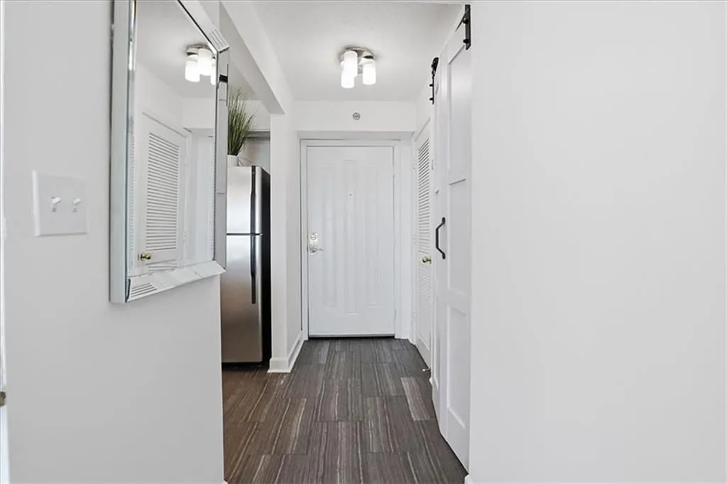 1 bed, 1.0 bath, 807 sqft, $2,100 — Photo 3