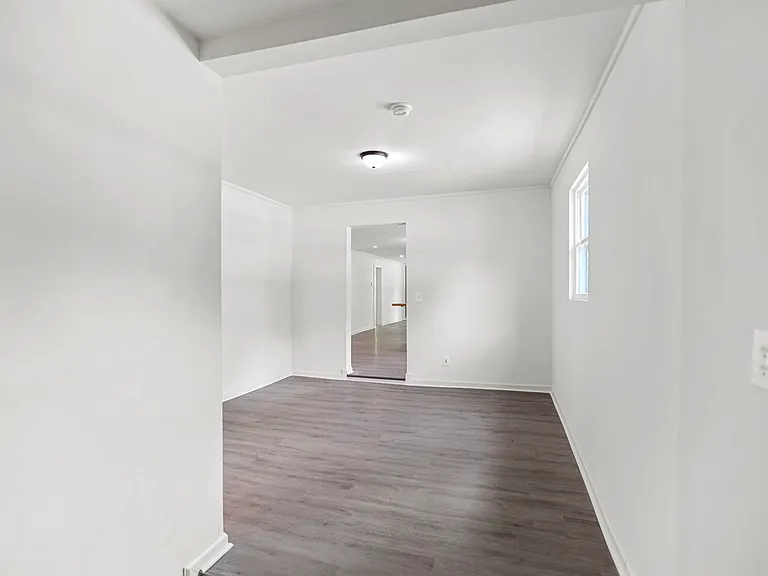 715 Corinth Rd — Photo 16