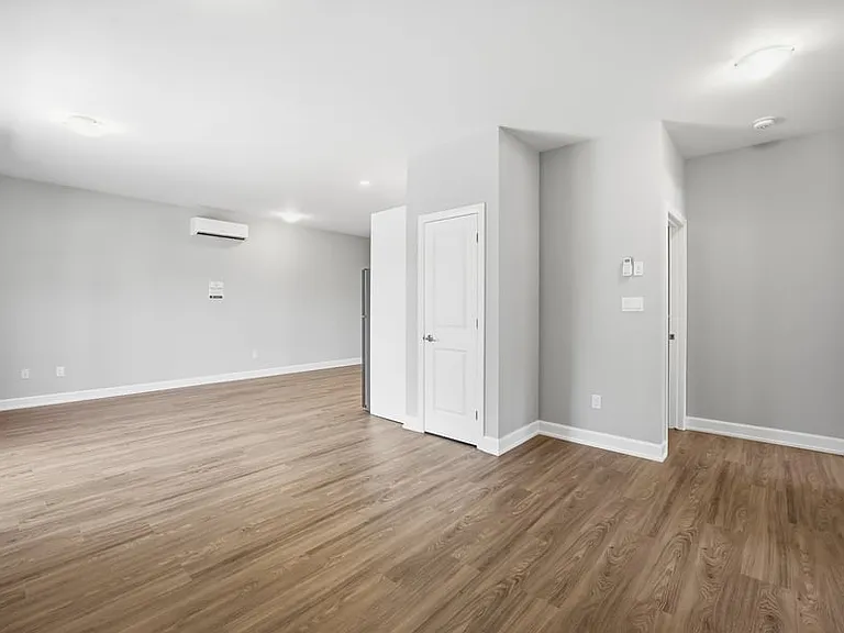 2380 Cleroux Cres #214 — Photo 5