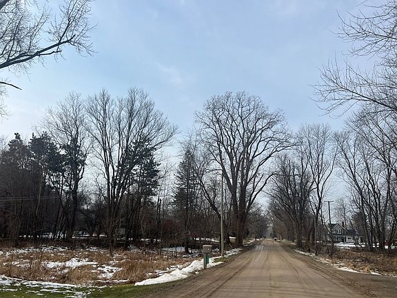 4th image of 10725 Converse Rd