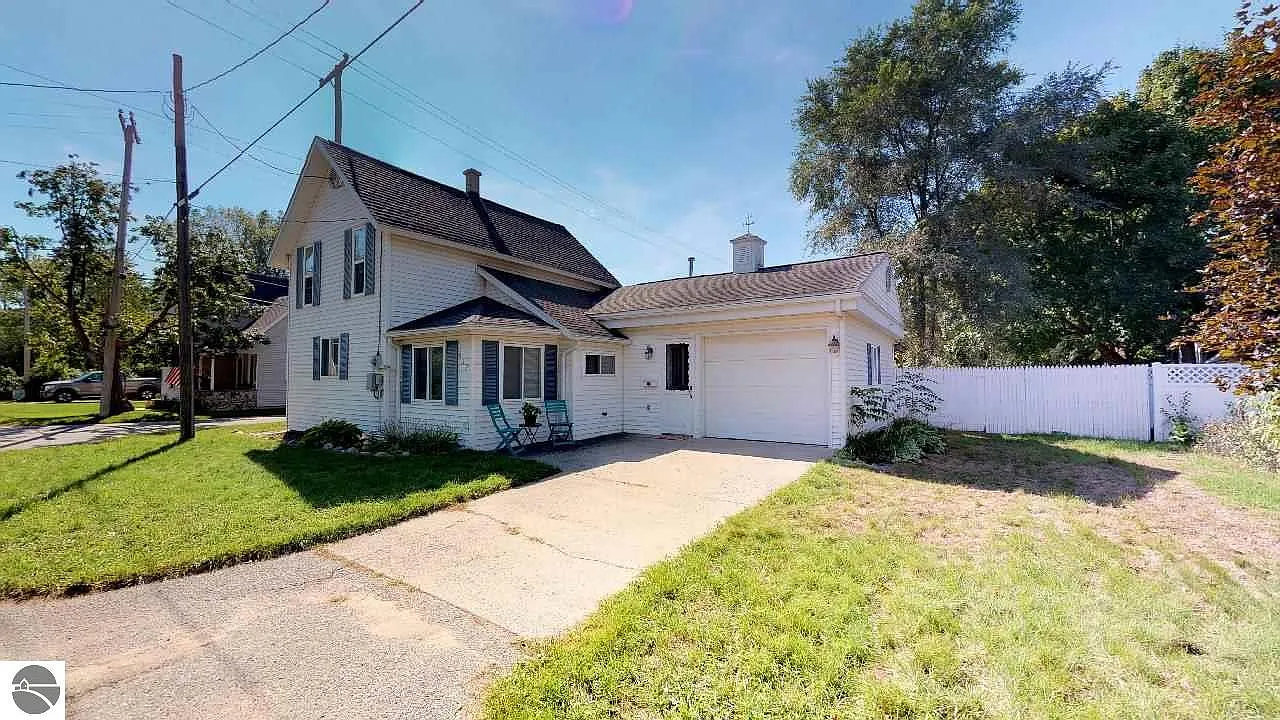 912 Locust St photo 1
