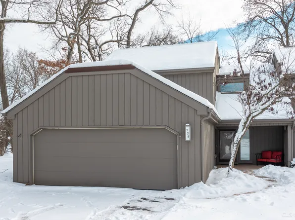 739 Old Barn Rd, Lake Barrington, IL 60010