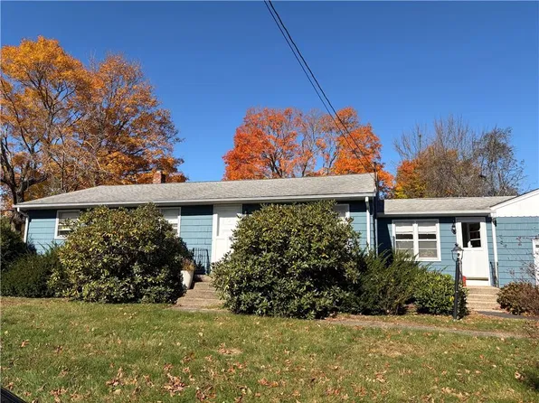 6 Centre St, Coventry, RI 02816