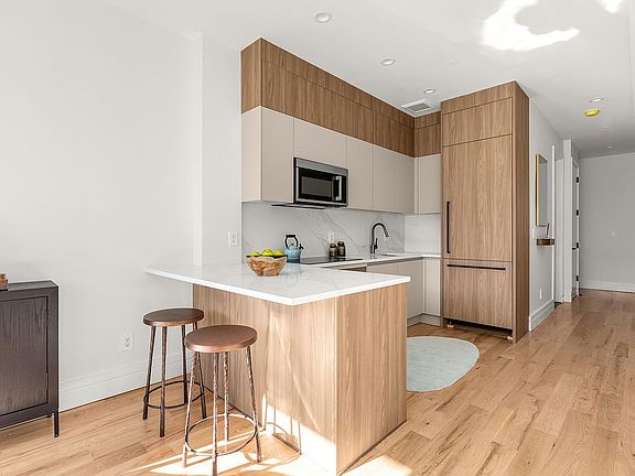 2nd image of 187 Pulaski St #2