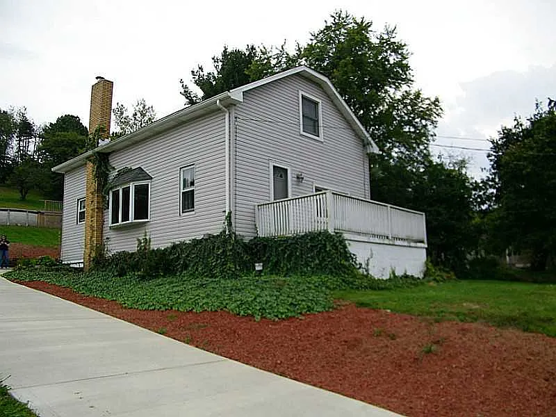 1040 Pine Run Rd photo 1