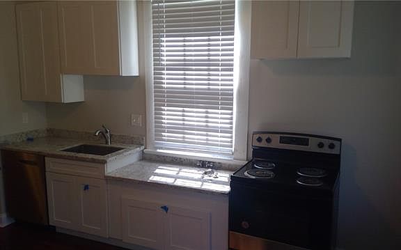 5th image of 912 N Robertson St