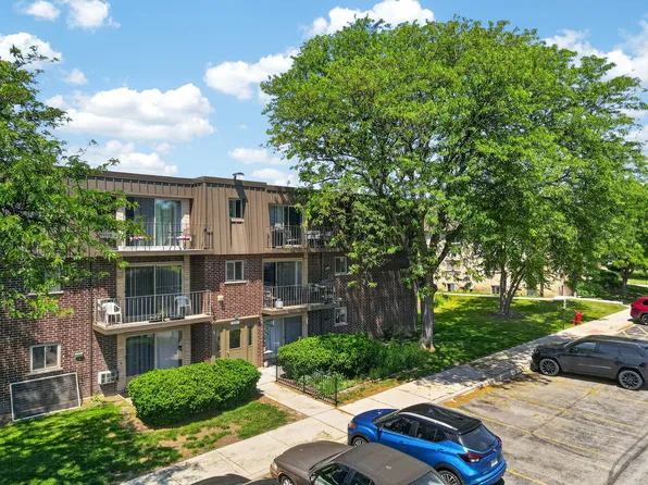 571 Fairway View Dr APT 3K, Wheeling, IL 60090
