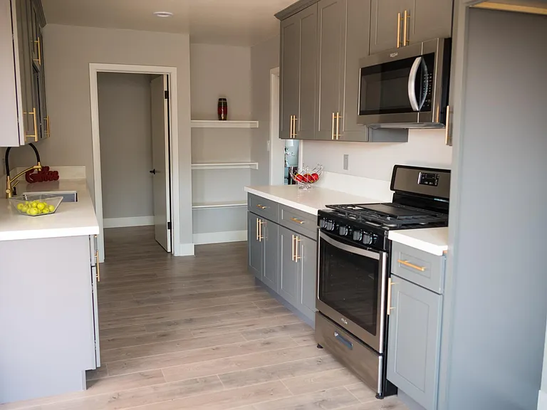 1205 Grove Ave — Photo 5