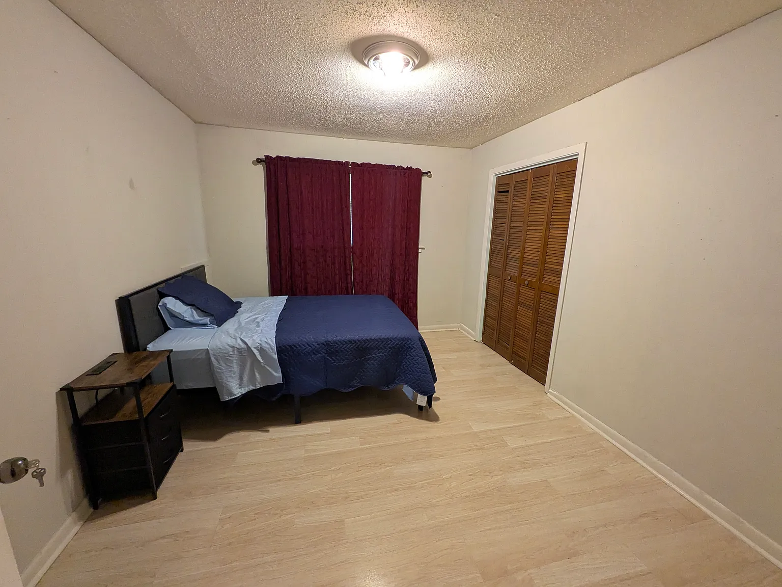 3 bed, $1,200 — Photo 4