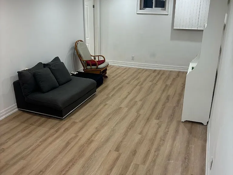 110 Woodpark Pl #BASEMENT — Photo 4