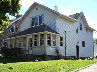 34 Caledonia St NE, Grand Rapids, MI 49505