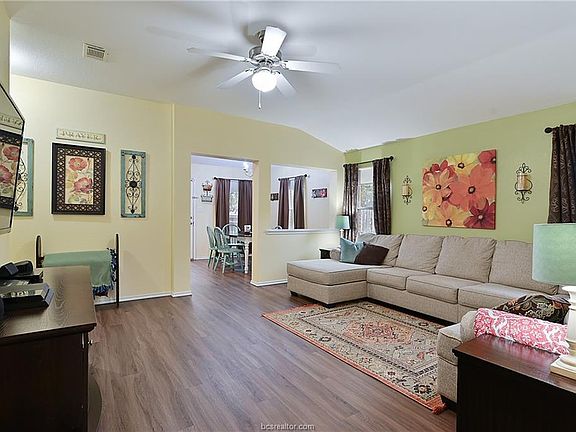 2nd image of 907 Whitewing Ln