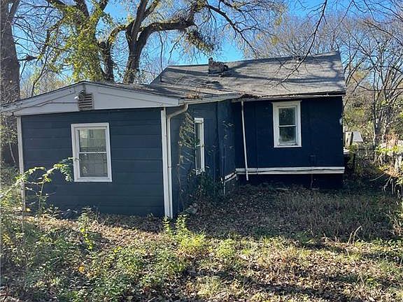 4th image of 3521 Norton Ave