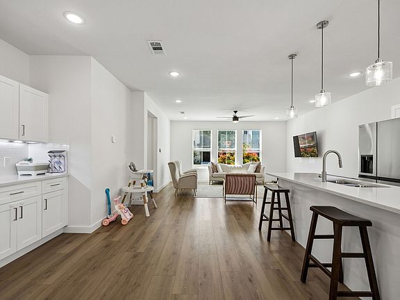 4th image of 9540 Thorncrown Ln
