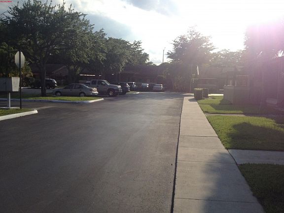 5th image of 825 NW 79th Ter