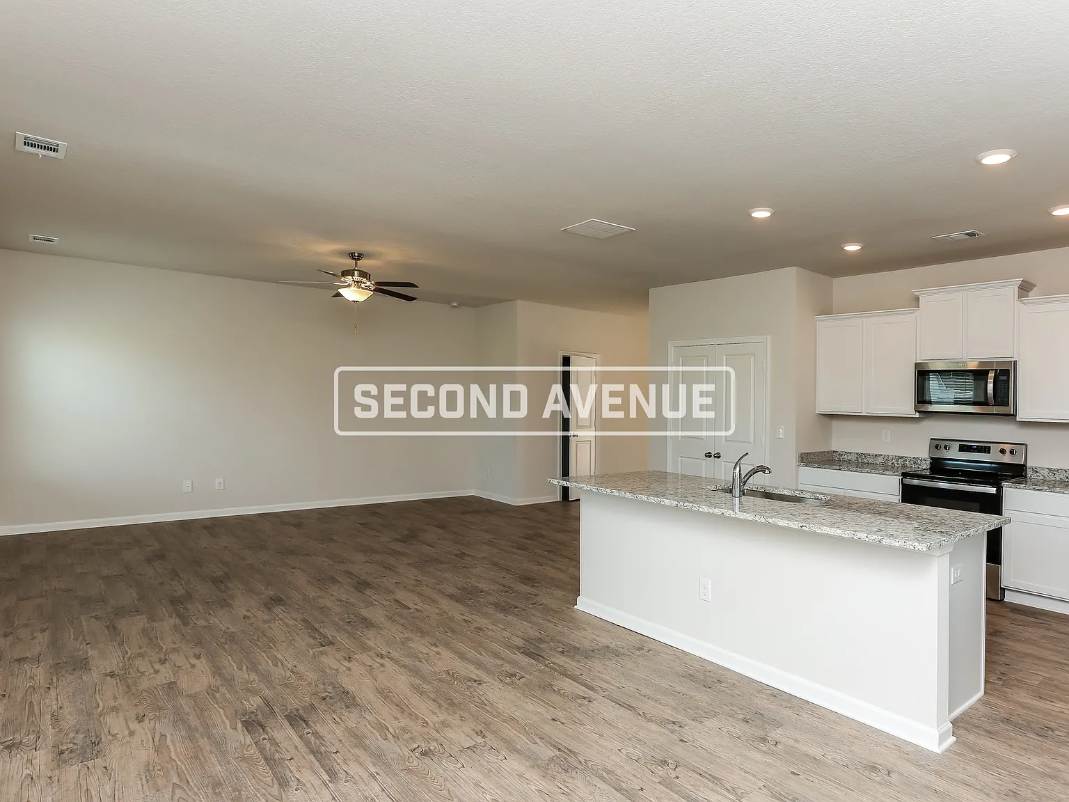 3 bed, 2.5 bath, 2156 sqft, $2,009 — Photo 4