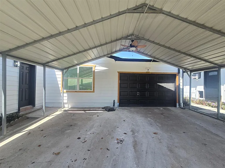 5102 Avenue L — Photo 34