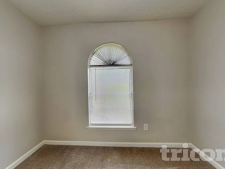 270 Rosewood Dr — Photo 11