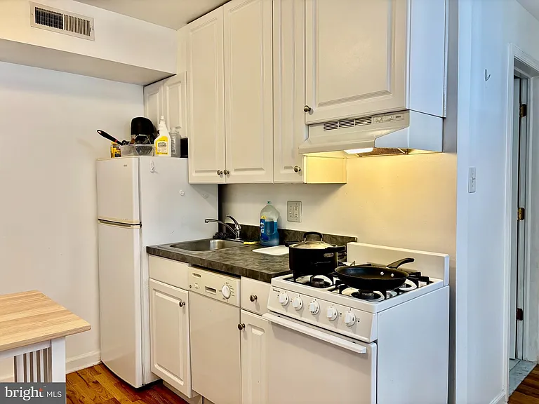 322 S 12th St #-2R — Photo 4