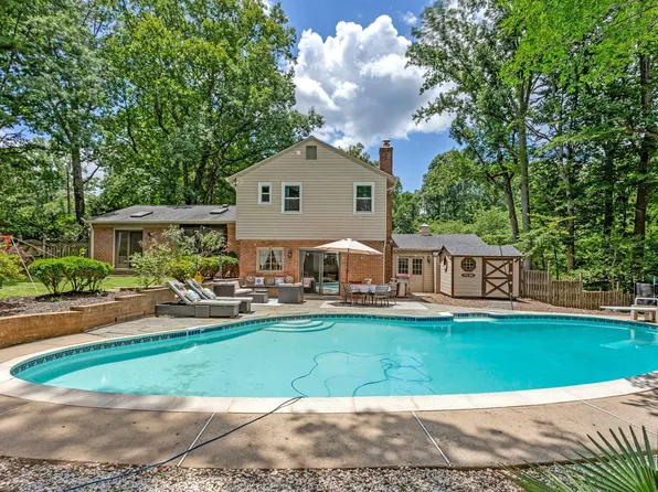 11117 Whisperwood Ln, Rockville, MD 20852