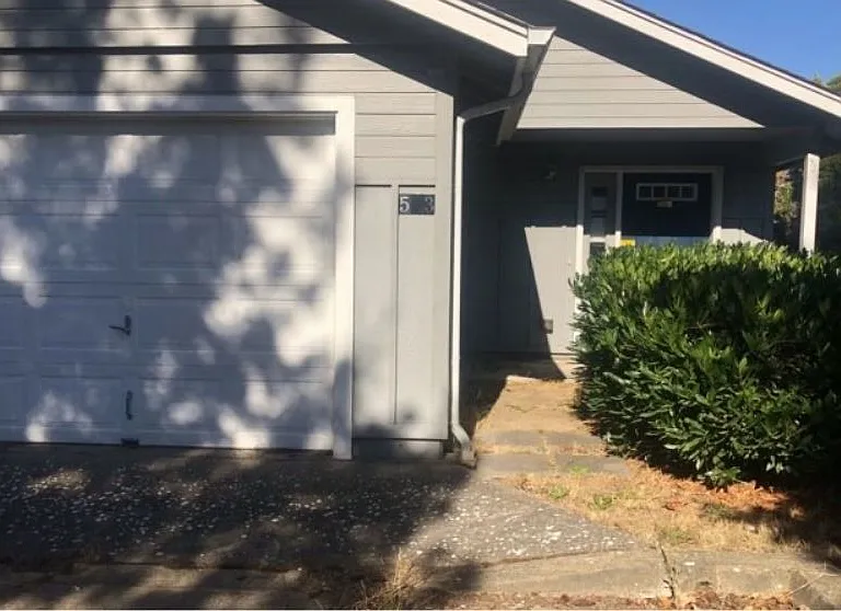 543 Hanover St — Photo 1