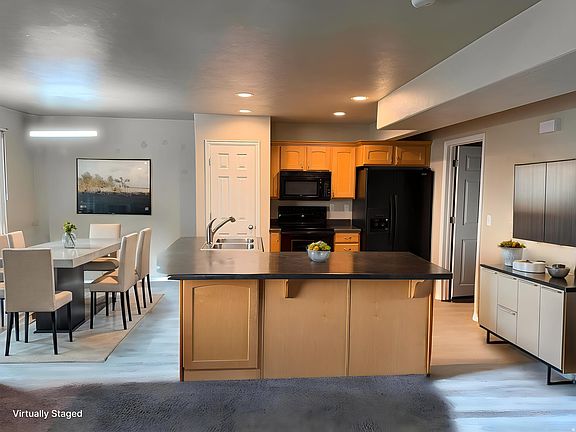 3rd image of 2387 N Wellington Dr W
