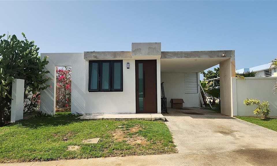 1st image of Los Almendros Street Pradera